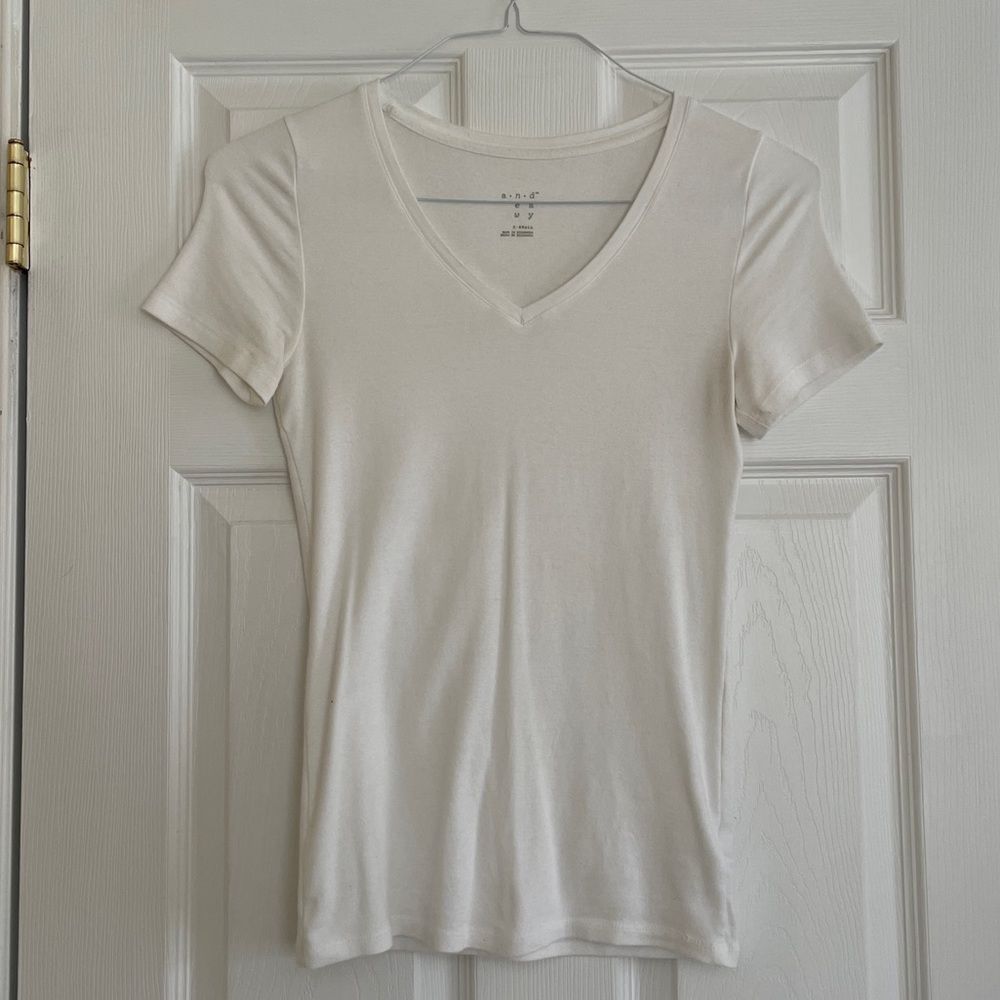 A New Day, white v-neck, size XS